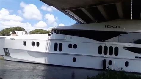 yacht idol hits bridge